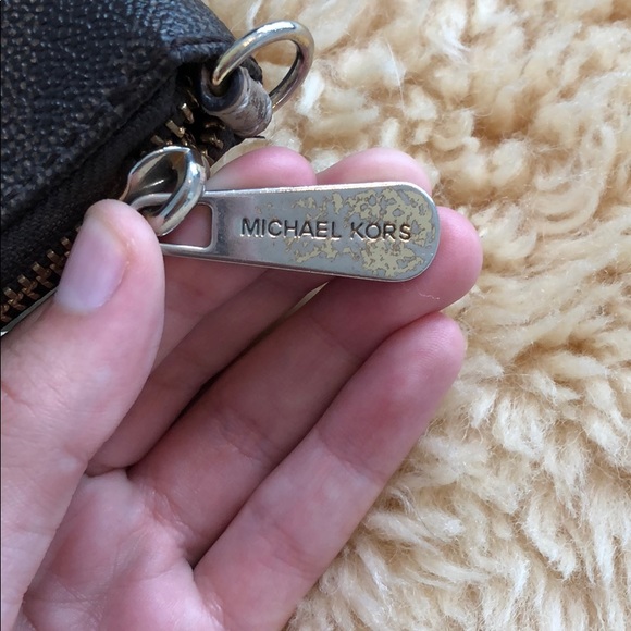 Authentic Michael Kors Logo Continental Wristlet - Picture 3 of 8